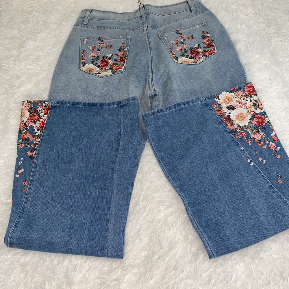 NWT Hawalili Flare Leg Jeans with floral details - Picture 3 of 6
